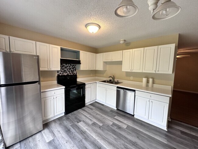 Building Photo - 2112 Walnut Bluffs Ln