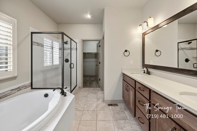 Building Photo - BEAUTIFUL 4BD + OFFICE MAIN-LEVEL LIVING H...