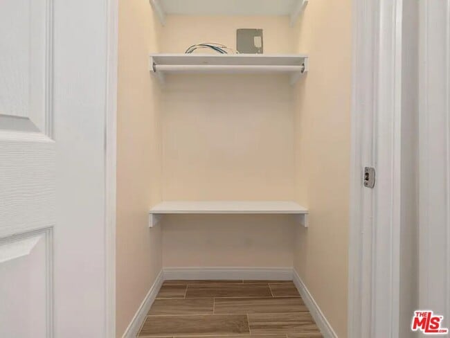 Building Photo - 5249 Satsuma Ave