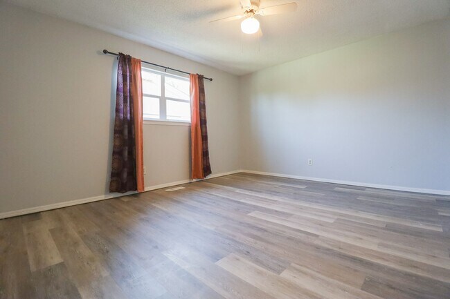 Building Photo - 3 Bed 2 Bath Sand Springs