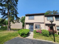 Building Photo - 43 Point of Woods Dr