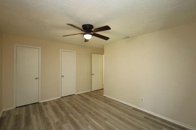 Building Photo - 2820 Kirkwood Cir