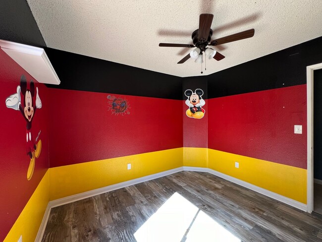 Building Photo - 3 Bedroom 2 Bathroom House with Swimming P...