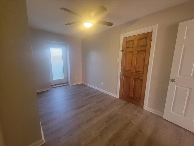 Building Photo - 3609 Avenue S 1/2