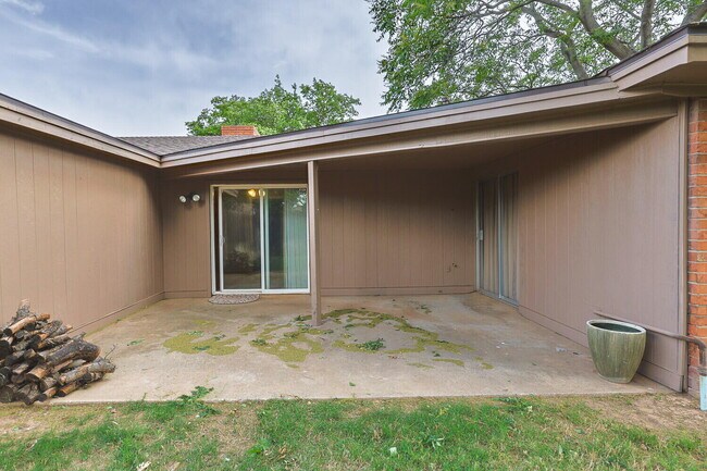 Building Photo - 3406 65th Dr