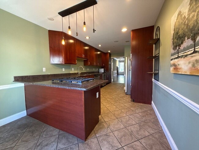 Building Photo - Spacious 4 Bedroom House In Baltimore City
