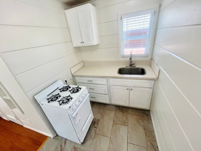 Building Photo - Granada Ave. (3Plex)