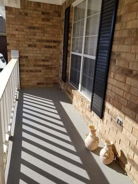 Building Photo - 3521 Hilltop Dr