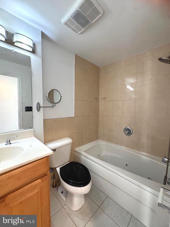 Building Photo - 208 S Washington St