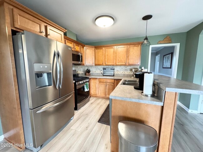 Building Photo - 309 Queenswood Blvd