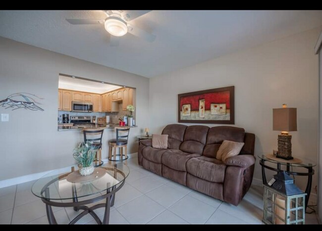 Building Photo - 303 Liberty Ct