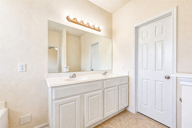 Building Photo - 7419 Sabinal Creek Dr