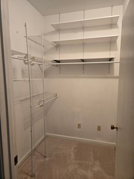 Building Photo - 616 Laurel Dr