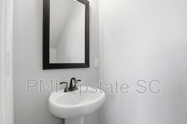 Building Photo - 109 Virginia Ave