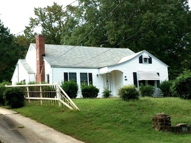 Primary Photo - Lovely 3 Bedroom 2 Bath home. Available Now!