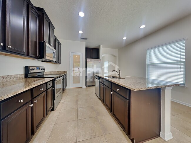 Building Photo - 851 Glendale Ln