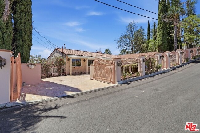 Building Photo - 4613 Reforma Rd