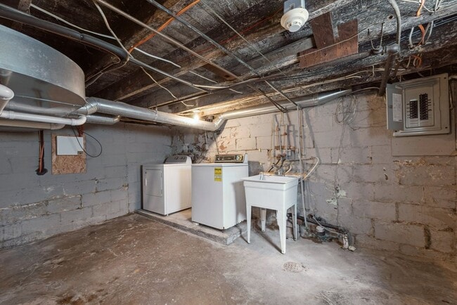 Building Photo - Stunning 2 Bedroom home in Greensburg available September 1!
