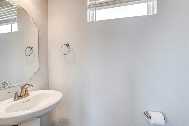 Building Photo - 3020 Sage Ranch Dr