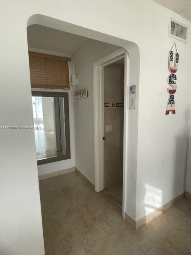 Building Photo - 2920 Point E Dr