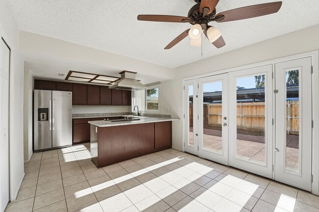 Building Photo - Beautiful 3-Bedroom Townhome in Northern Manor West