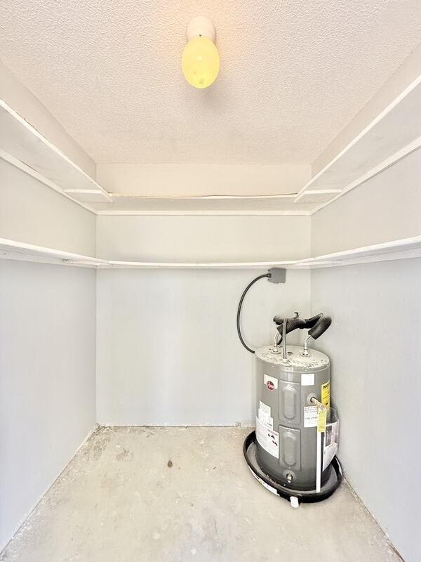 Building Photo - 3401 Palm Dr