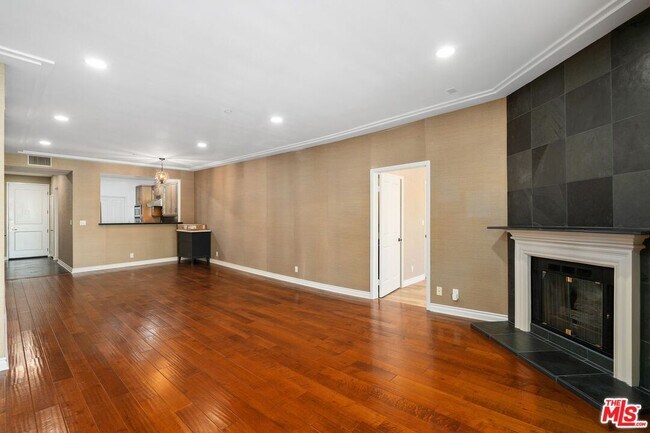Building Photo - 117 S Clark Dr