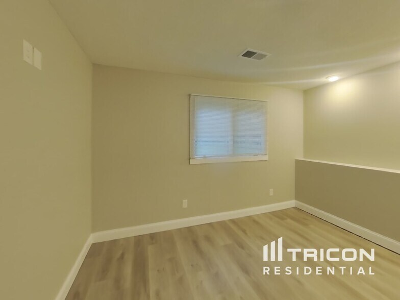 Building Photo - 12911 Overlook Rd