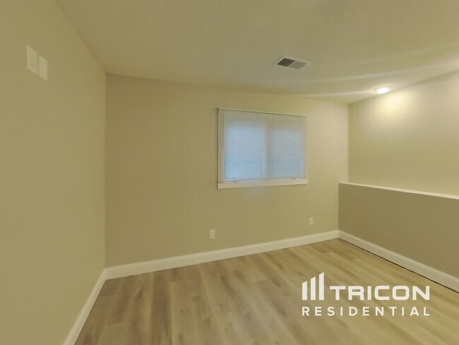 Building Photo - 12911 Overlook Rd
