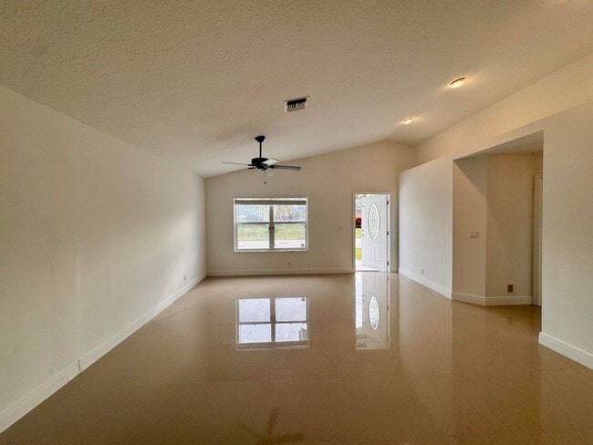 Building Photo - 1132 Hatteras Cir