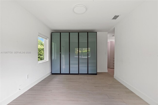 Building Photo - 4020 Riviera Dr