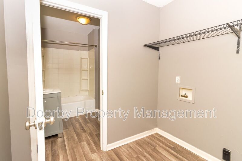 Building Photo - 156 Signal Hills Dr