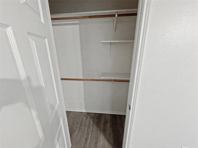 Building Photo - 611 Mariposa Dr