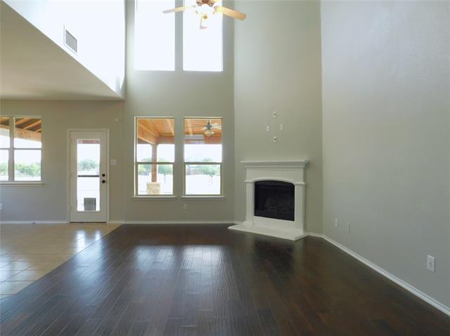 Building Photo - 14904 Riverside Dr