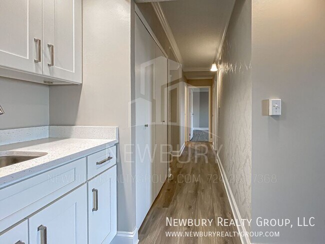 Building Photo - 530 N Main St