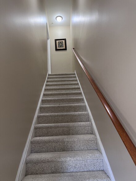 Stairs up from entry Foyer - 981 B Hackler Street