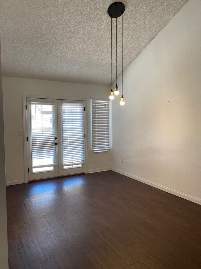 Building Photo - Ashe Rd