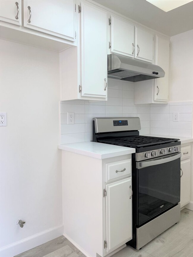 Building Photo - 1255 W 7th St