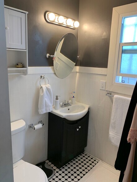 Building Photo - 257 Windward Ave