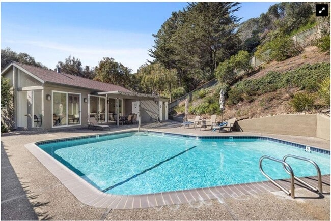 Building Photo - Vacation living every day. 2Bed/2Bath