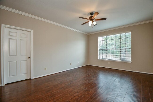 Building Photo - 2255 Braeswood Park Dr