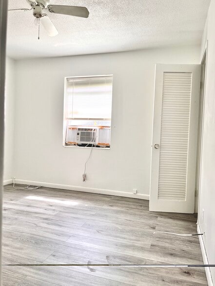 Building Photo - 384 Avenue N