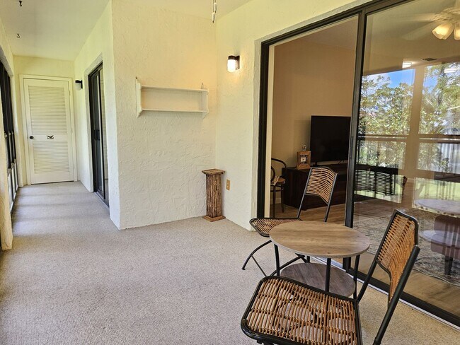 Building Photo - Seasonal Short-Term 2 Bedroom 2 Bathroom 2nd Floor Condo in Estancias of Capri Isles!