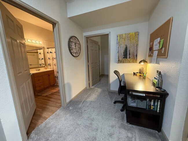 Building Photo - 2 Bed, 2 Bath Condo in Fort Collins - Foss...