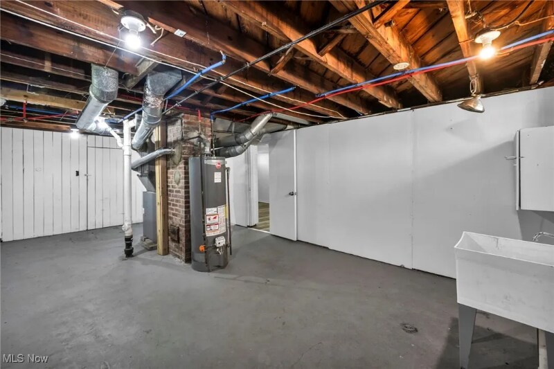 Building Photo - 5574 Waterbury Ave
