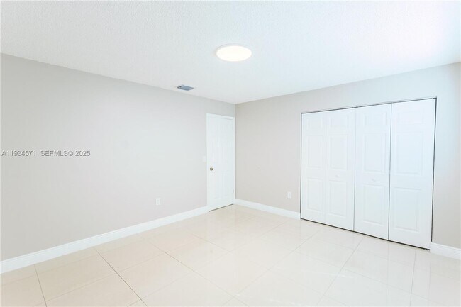 Building Photo - 5145 SW 140th Pl