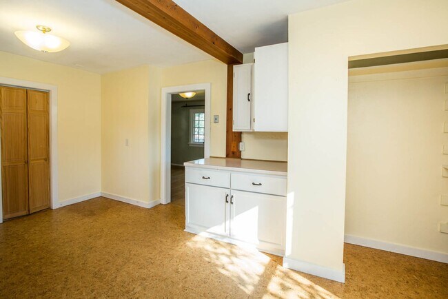 Building Photo - Great 1 bed, 1 bath home