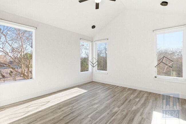 Building Photo - 4701 Sara Dr