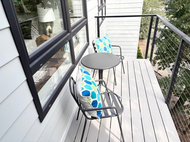 Building Photo - 1391 Main St