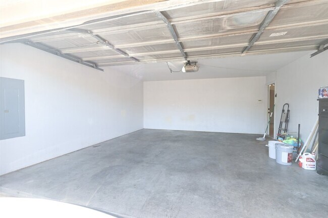 Building Photo - 5223 Jordan Ridge Dr